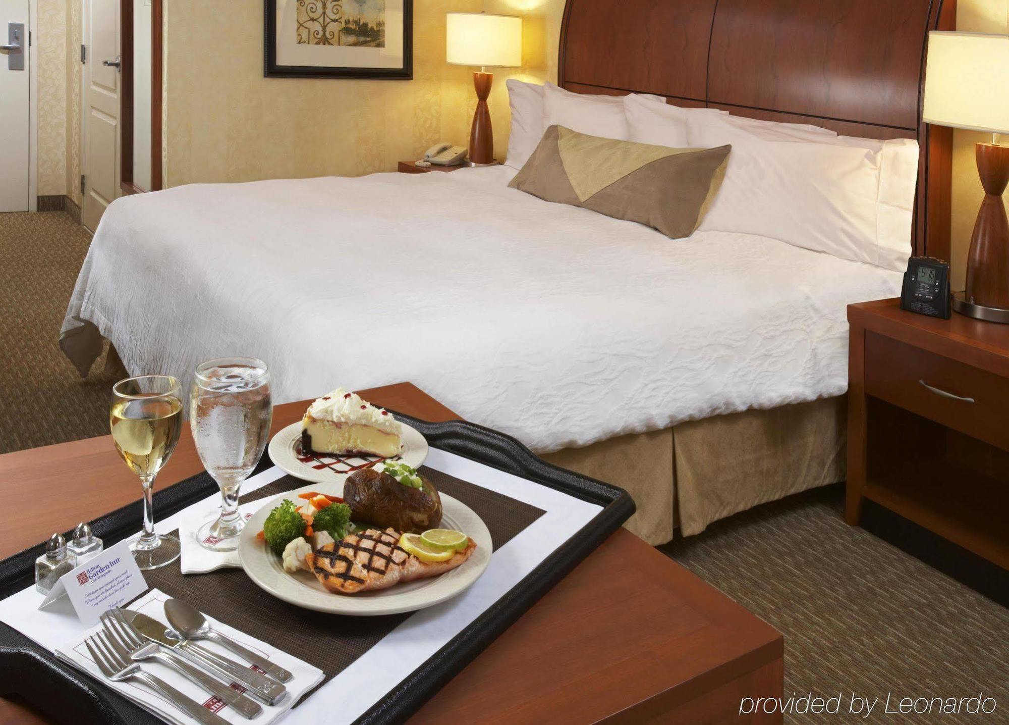 Hilton Garden Inn Shirlington Arlington Phòng bức ảnh